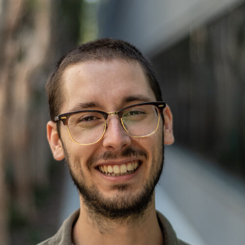 https://www.fusionacademy.com/wp-content/uploads/2019/02/Evan-Gall-2019_0016_LR-square.jpg