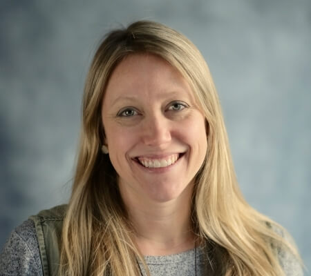 https://www.fusionacademy.com/wp-content/uploads/2019/02/Lauren_Walters3.jpg
