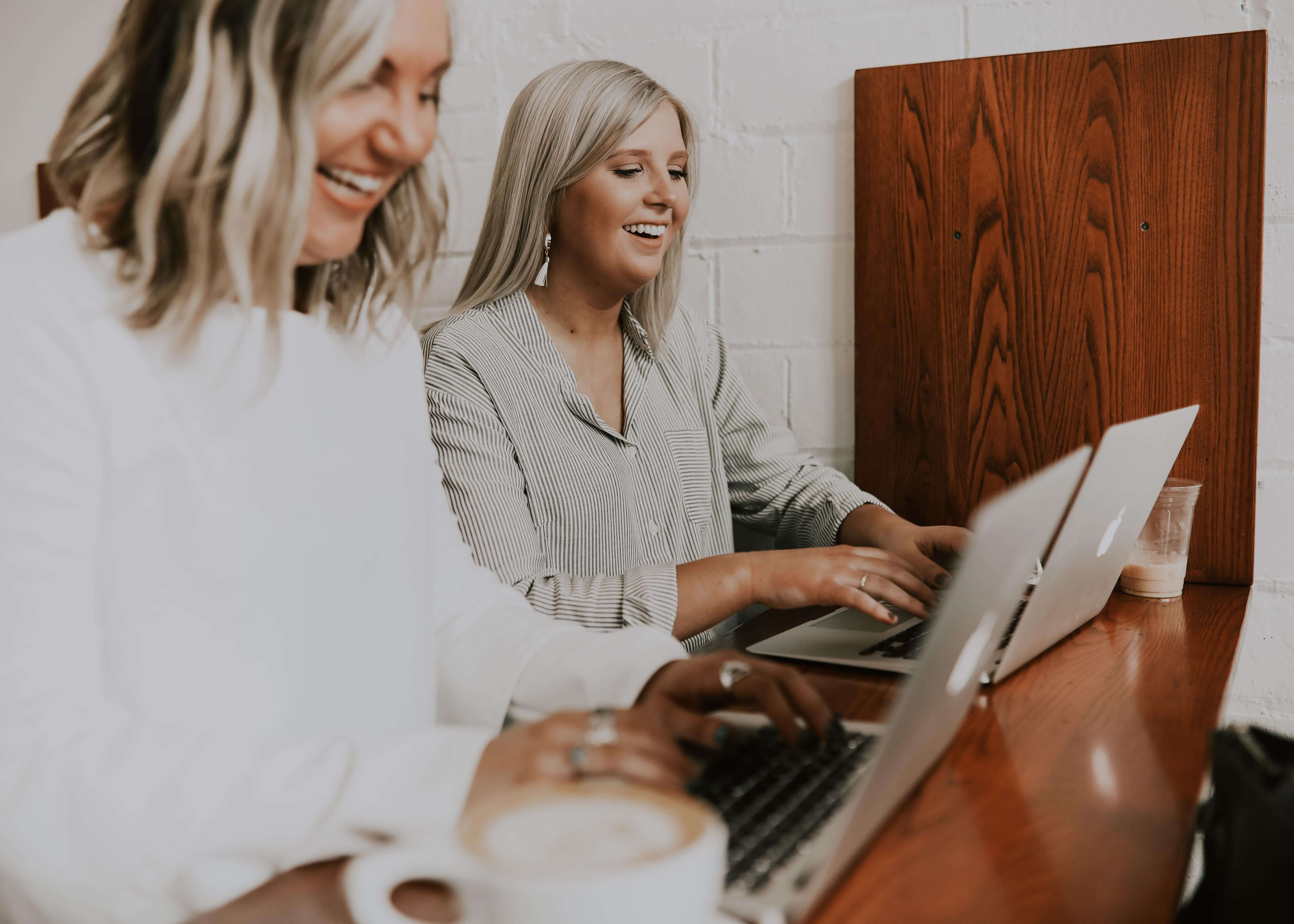 https://www.fusionacademy.com/wp-content/uploads/2019/08/WomeOnComputers.jpg