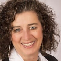 https://www.fusionacademy.com/wp-content/uploads/2021/01/Donna1.jpg